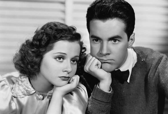 скука, пара, молодая женщина, голова и плечи, незаинтересованность, парень, европеоидная раса, рука на подбородке, молодой человек, образ жизни, горизонтальный, женщина, отношения, вместе, черно-белый, ностальгия, свободное время, ностальгический, девушка, несчастливый, неторопливый, винтаж, скучающий, человеческие отношения, фотография;