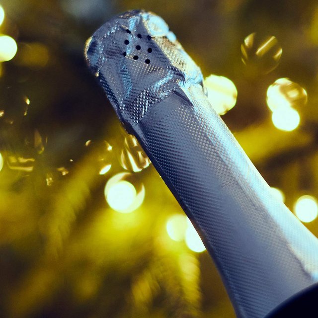 Ребенок глотнул алкоголь — и еще 7 непростых ситуаций за новогодним столом