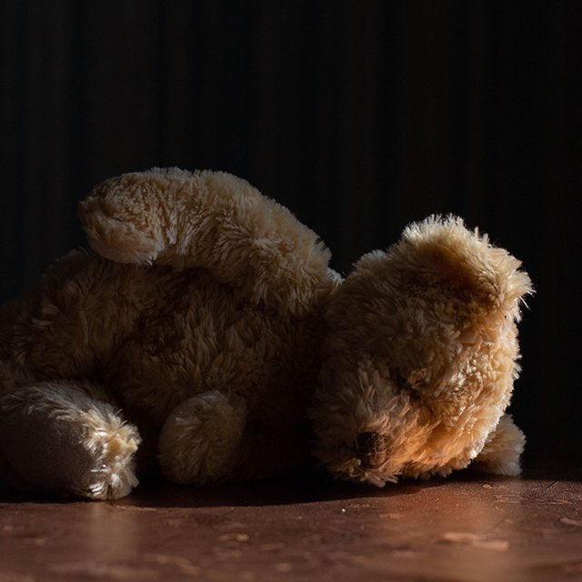 Куда обратиться, если я вижу, что дети соседей живут в ужасных условиях?