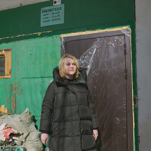 «Глазок — это одна большая самоизоляция». Как учительница сама ремонтирует сельскую библиотеку