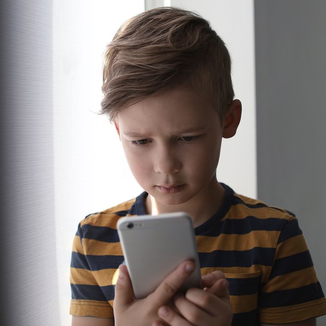 Бабушка с дедушкой не хотят больше общаться с внуком — как объяснить это ребёнку