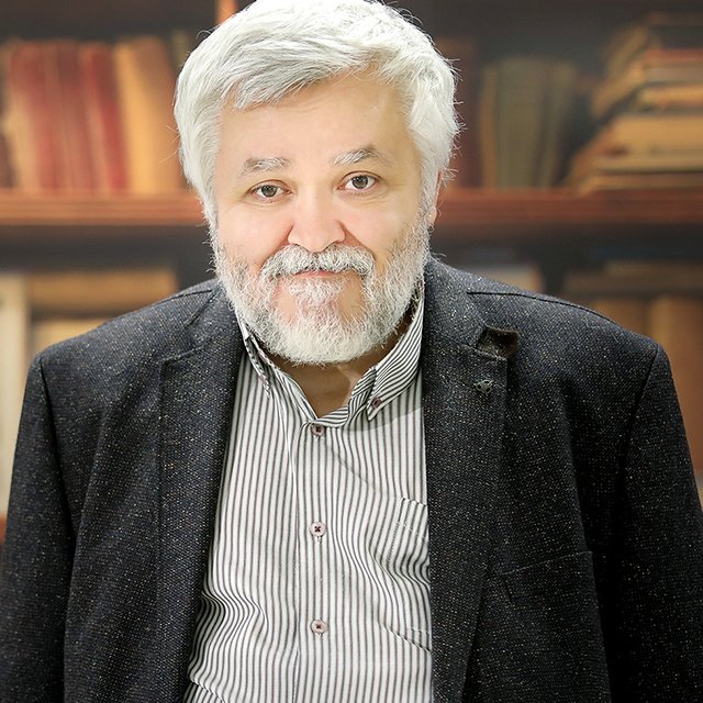 «Ругать Чуковского за жестокие сюжеты — большая ошибка». Правила воспитания лингвиста Максима Кронгауза