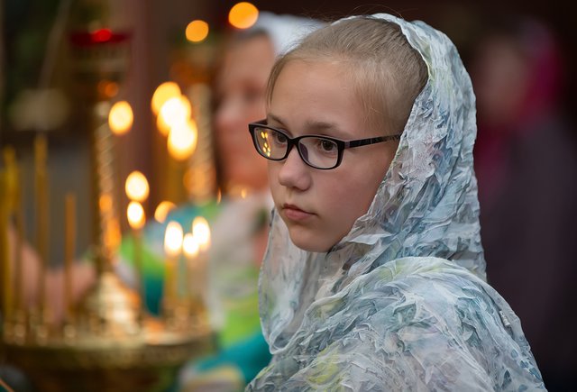 Я испытываю неловкость, когда прихожу с родителями в церковь. Как сказать им об этом?