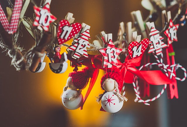 7 идей новогодних адвент-календарей, которые понравятся вам и ребёнку