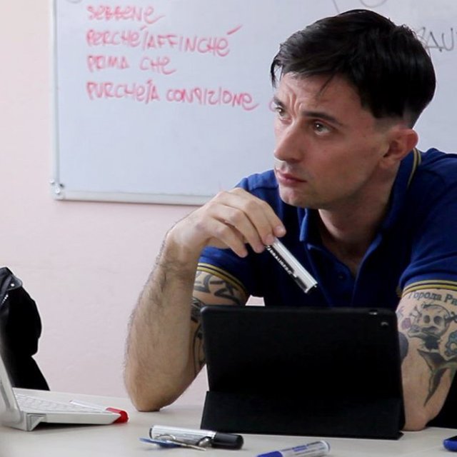 «Русские ученики похожи на танки». Интервью с итальянским учителем, которому Путин дал паспорт РФ