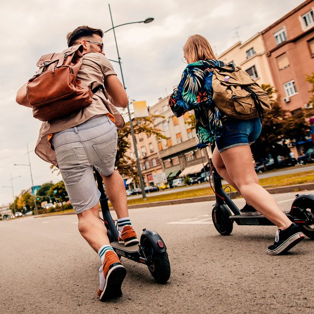 Что не так с электросамокатами: чем они опасны, стоит ли ставить на них детей и что делать, если вас сбили