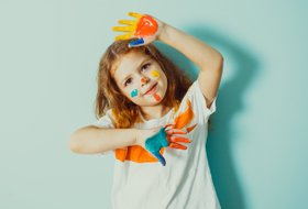 Обложка Отдавать в детский сад или нет: адаптируются не только дети, но и мамы