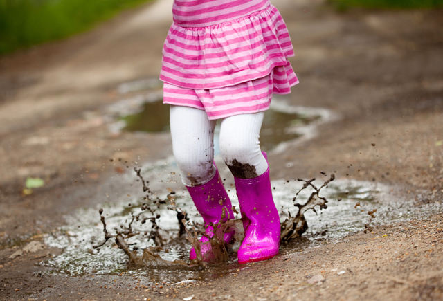 Почему детям полезно пачкаться в грязи