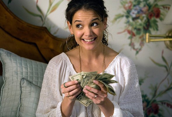 Девушка с деньгами в руках. Как учителям зарабатывать больше. Кадр из фильма Шальные деньги