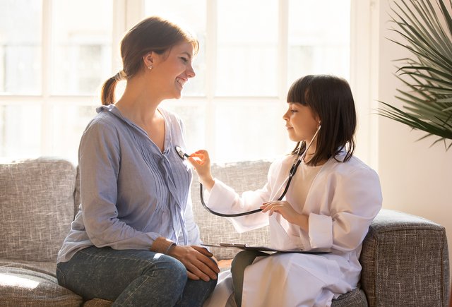 Шишки, втулки и лоскуты. Во что играть с дошкольником, чтобы и родителям было не скучно