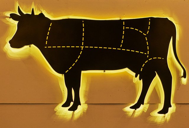 Почему «говядина» называется «говядиной», а не «коровиной»