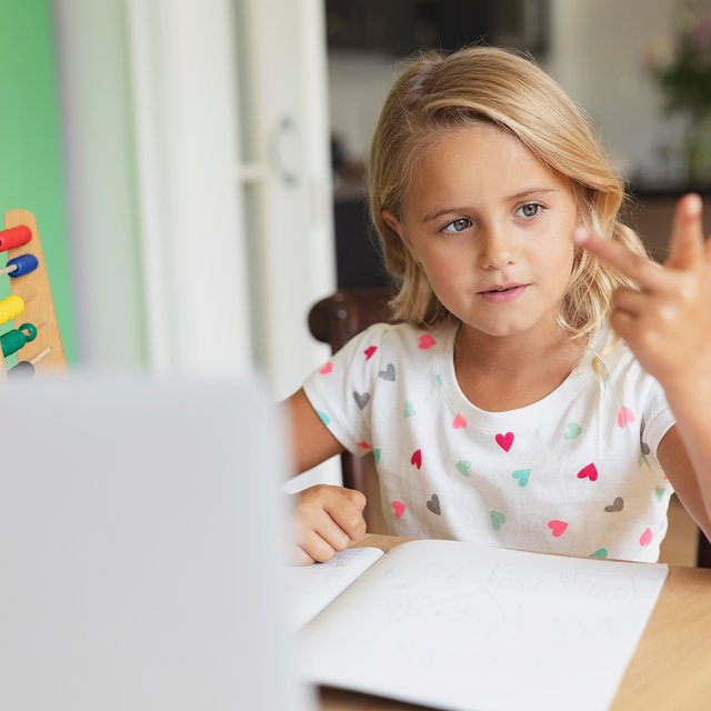 «Я ни разу не снижал балл за зачёркивание». Как помочь ребёнку полюбить математику: опыт одного учителя