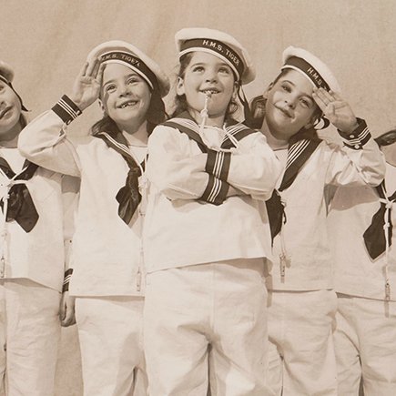 Зоопарк из близнецов. История сестёр Дионн — самых известных пятерняшек в мире