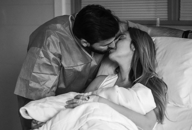 «Вот тут я поняла, что такое настоящая боль»: естественные роды в 40 лет – опыт многодетной мамы