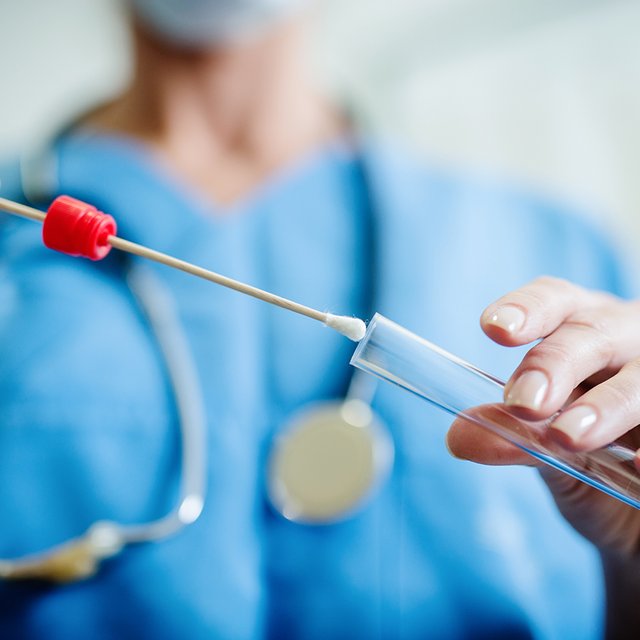 Отец ребенка требует провести ДНК-тест на родство: может ли мать отказать в этом