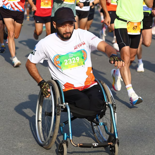 «Я буду, как папа, в гонках участвовать! Я папу обгоню!». История отца и сына с инвалидностью, которая вас поразит