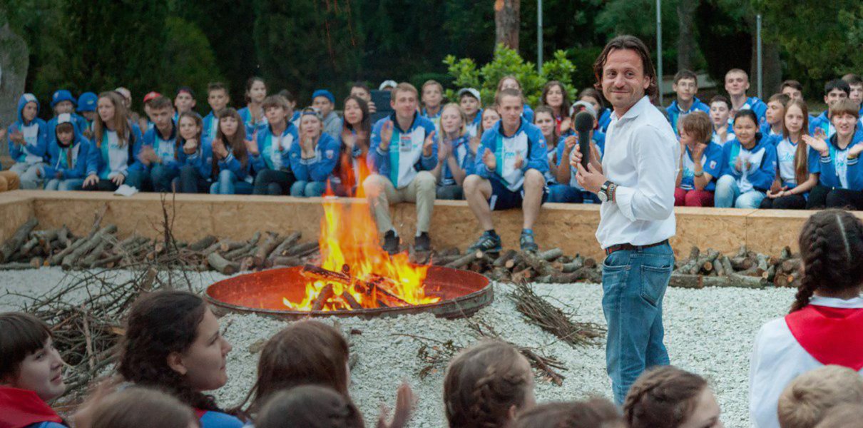 Как “Артек” реабилитирует слово “лагерь”