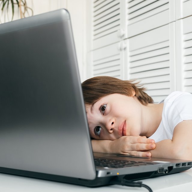 Школы опять уходят на дистант? Все про новые ограничения в связи с ковидом и ОРВИ