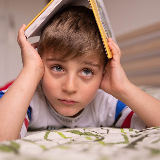 Ребенок не хочет ни читать, ни писать, а ему скоро в школу. Что можно сделать?