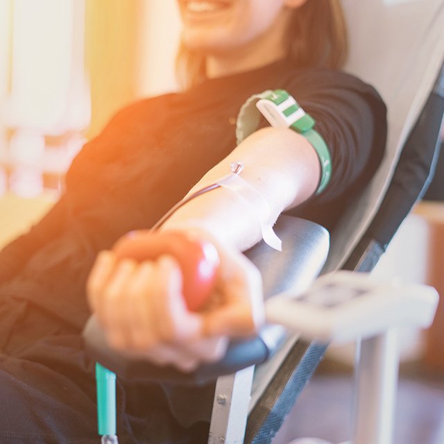 Энтони, Стефан, Лора и Вася: кто и зачем создаёт регистры доноров