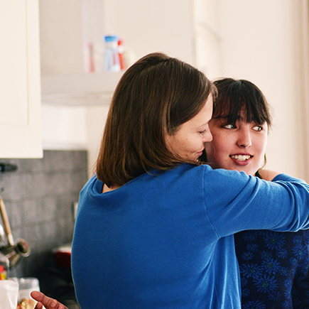 «Твоя роль всегда второстепенная»: как это стать мачехой двух девочек-подростков