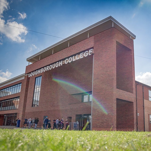 Не только Оксфорд и Кембридж: 3 британских университета, где ждут российских студентов