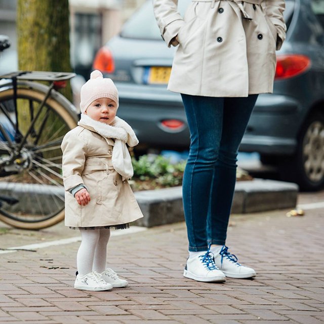 "Голландские мамы никогда не кричат на детей и не надевают им шапки"