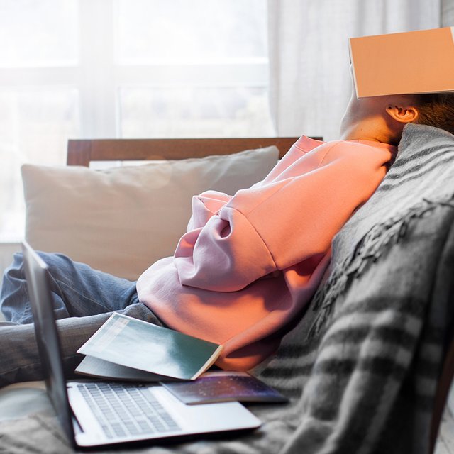 Дочь не хочет учиться, папа кричит на неё и ругает за плохие оценки. Что делать маме