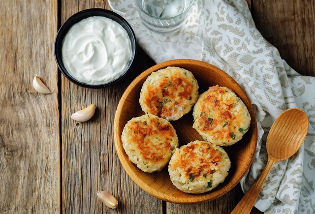 5 простых рецептов котлет, которые понравятся детям: из мяса, курицы, индейки и даже из крабовых палочек