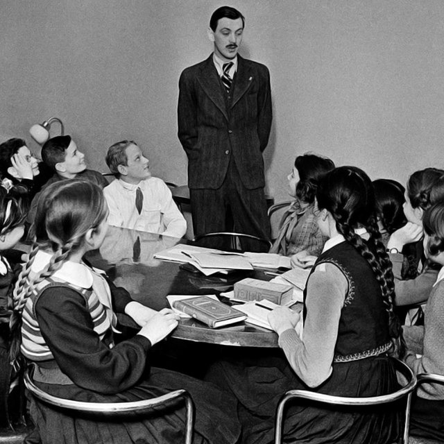 Человек, который сочинил всё: как Сергей Михалков в 23 года стал любимым поэтом Сталина