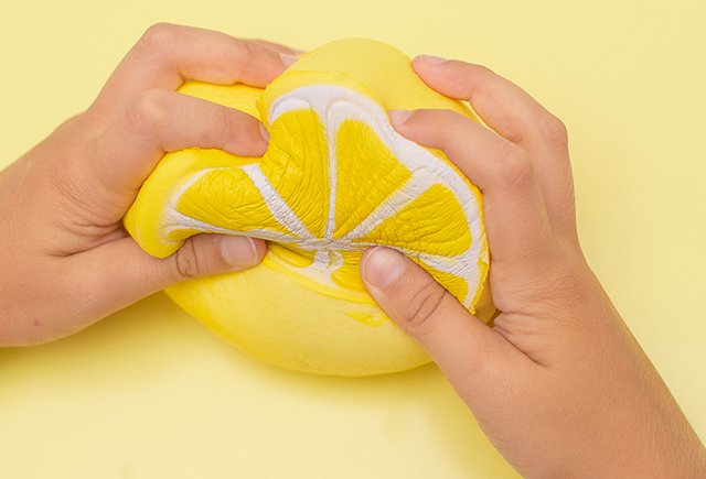 Сквиши, слаймы и Youtube: как приходит мода на странные игрушки