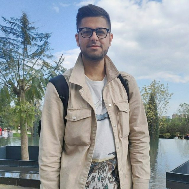 Как выпускник "Вышки" уехал в провинцию учить детей: в 11 классе его школы сейчас всего 1 ученик