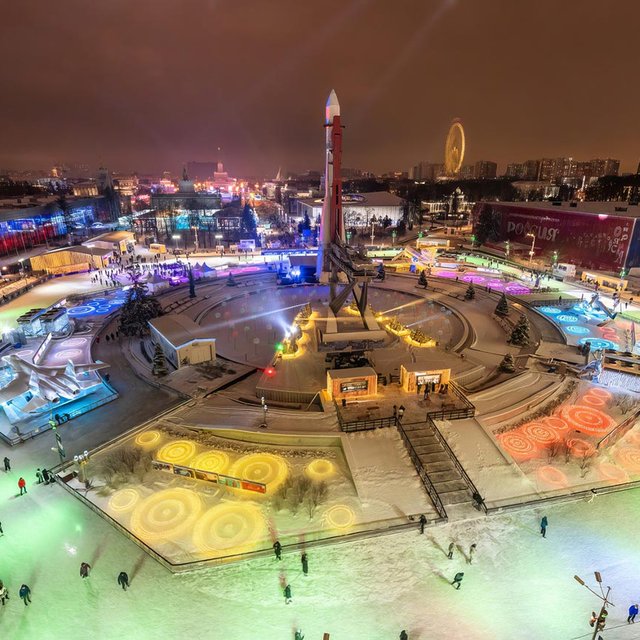5 неочевидных развлечений на катке ВДНХ: косплей-вечеринка, мастер-класс по хоккею и фестиваль конькобежного спорта