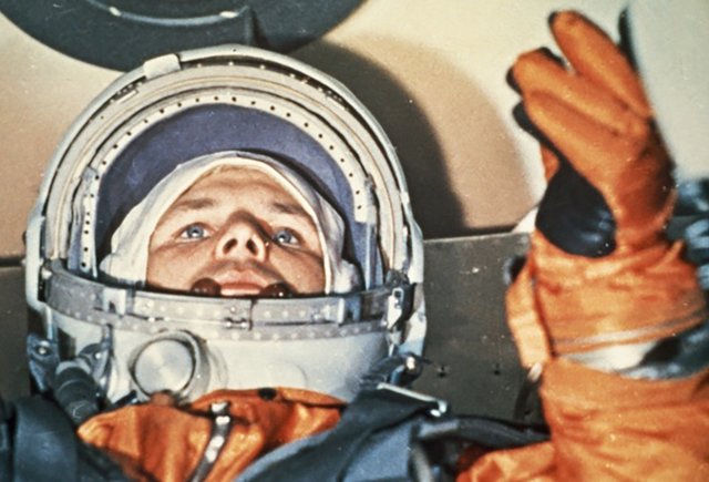 Юрий Гагарин, Владимир Путин и Наруто: кого считают своими героями современные школьники