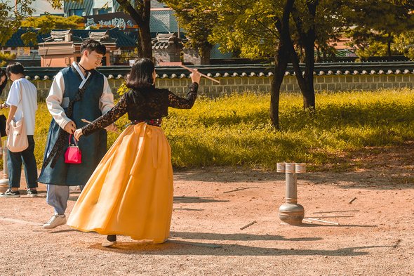 Процесс игры в тухо. Фото: Shanae Ennis-Melhado / Shutterstock / Fotodom