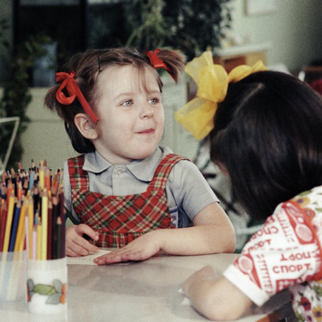 Сколько длится адаптация в детсаду? Можно ли в этот период ходить в сад с ребёнком?
