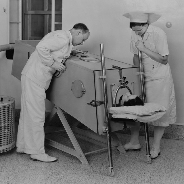 Болезнь современности и санитарии? История эпидемии полиомиелита и вакцины от этой инфекции