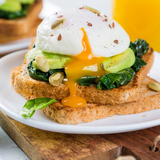 5 способов сварить яйца на завтрак (один из них похож на научный опыт)