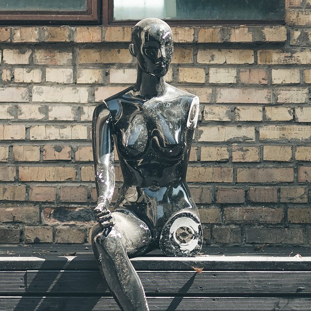 Ребенок сломал манекен в магазине: должны ли родители возмещать ущерб?