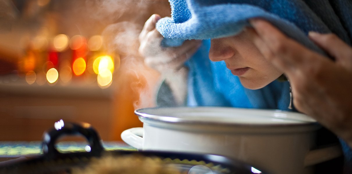 Подыши над картошкой и приложи подорожник: почему народная медицина не работает, а иногда и опасна