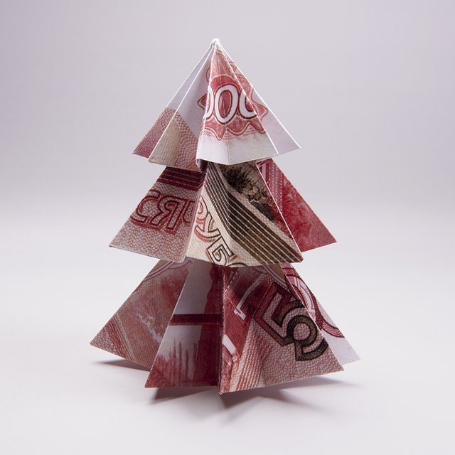 «Хотела заказать поросенка, но он стоит 24 тысячи». Сколько тратят на Новый год зумеры, бумеры и миллениалы