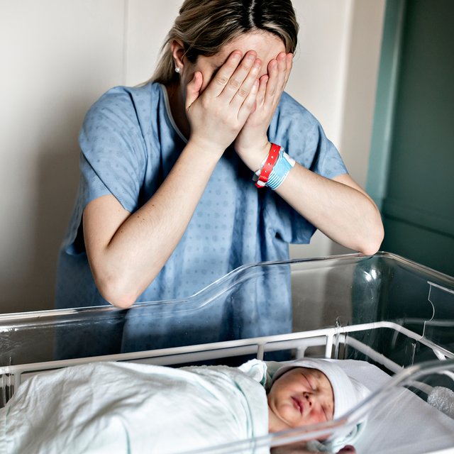 Ребёнок родился раньше срока: как маме справиться с чувством вины и тревоги