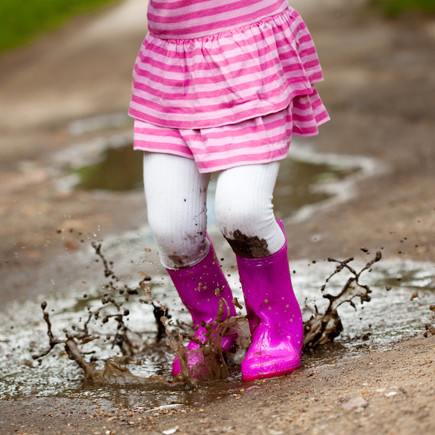 Почему детям полезно пачкаться в грязи