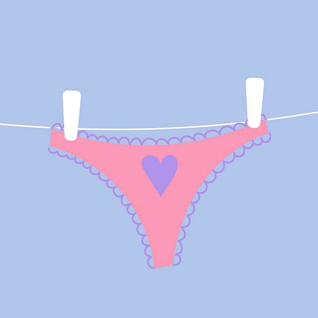 Заметила у дочки выделения на нижнем белье: стоит ли беспокоиться?