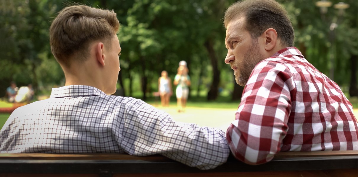 «Далеко не все взрослые разбираются в сексе». Подростки — про интимные разговоры с родителями