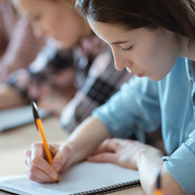 Итоговое сочинение
для 11-классников: что это, как писать, какого алгоритма придерживаться