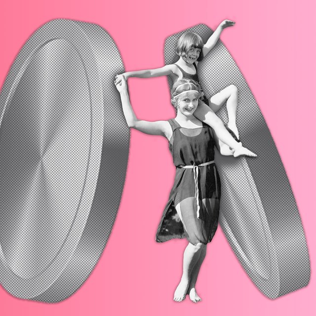 Можно ли получить материнский капитал и пособия, проживая за границей?