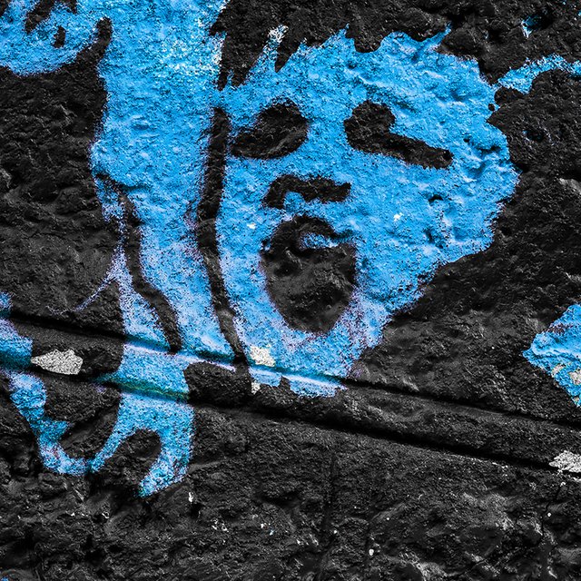 Ученик с ОВЗ мешает вести уроки и нападает на других детей. Можно ли исключить его из школы?