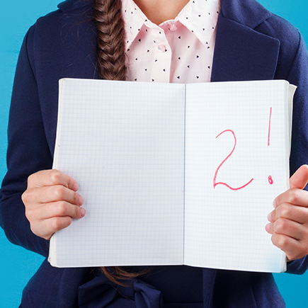 «Пятибалльная шкала репрессивна по отношению к ученику»: какие оценки нужны в школе