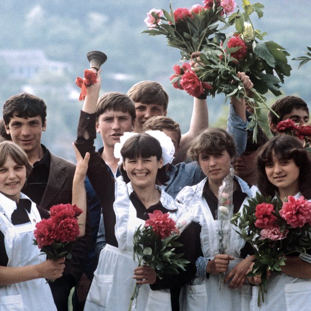 Как придумали последний звонок в СССР (и как его отмечают по всему миру)